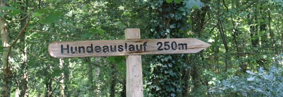 Hundeauslauf - Schild